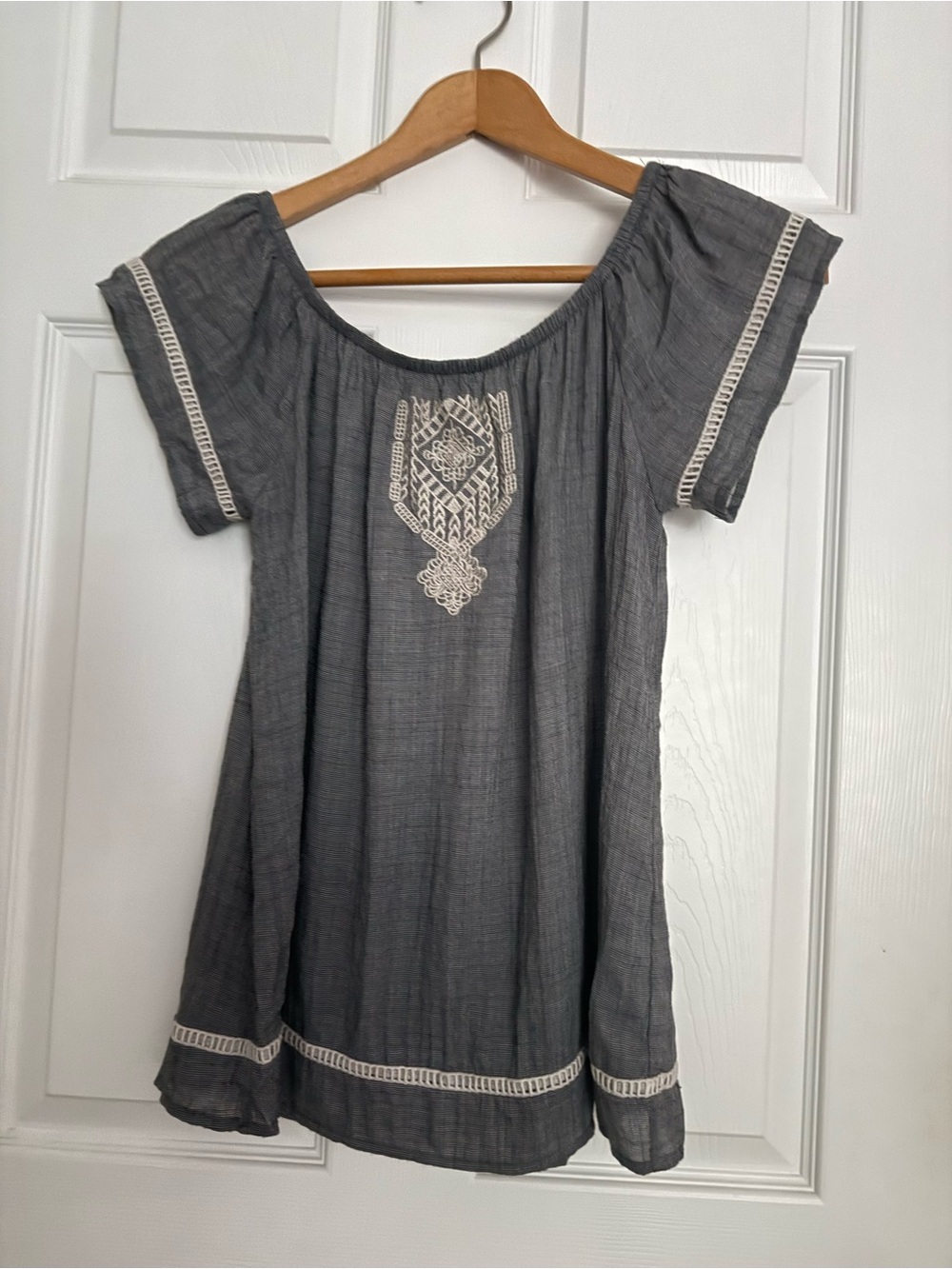 THML Women’s M Gray Embroidered Peasant Blouse